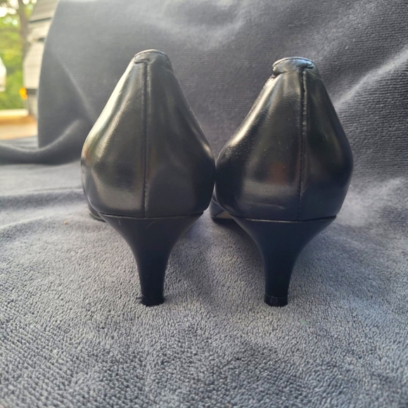 Cole Haan leather kitten heel flat 9B - Picture 10 of 10